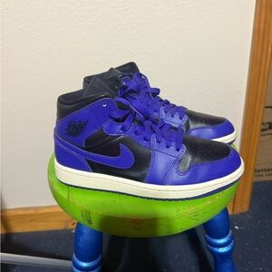 Air Jordan 1 Mid Dark Concord size 8.5